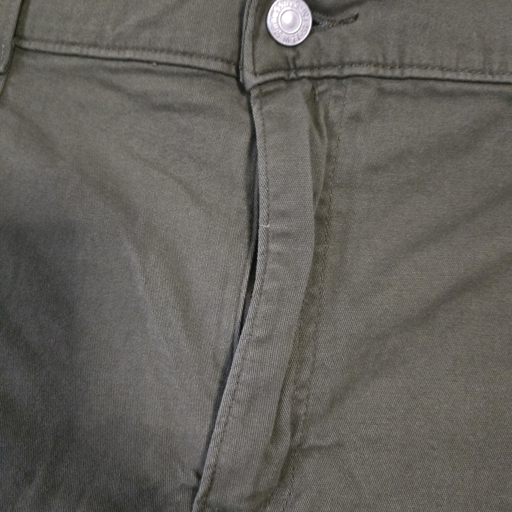 Levis Olive Green Women's Shorts - Picture 5 of 7